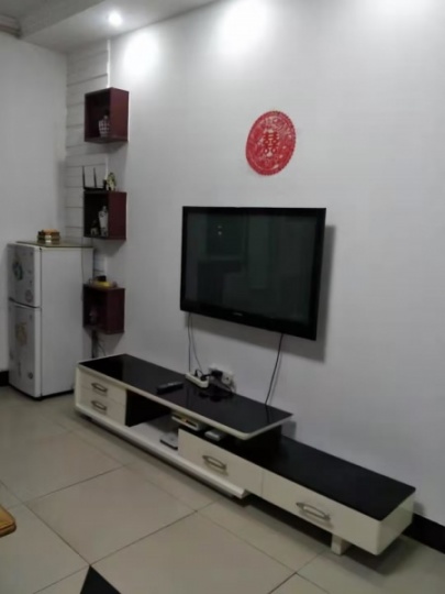 桂鶴小區(qū)三室一廳一衛(wèi)一廚,家具齊全，拎包入住